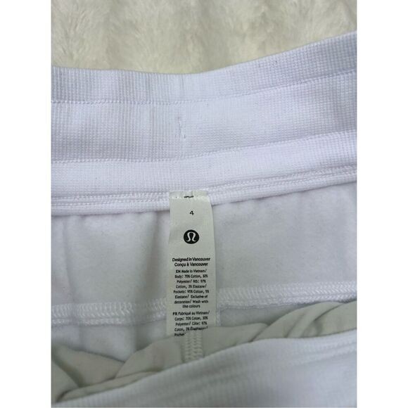 Lululemon Scuba High-Rise Short 5" size 4 - Picture 7 of 8